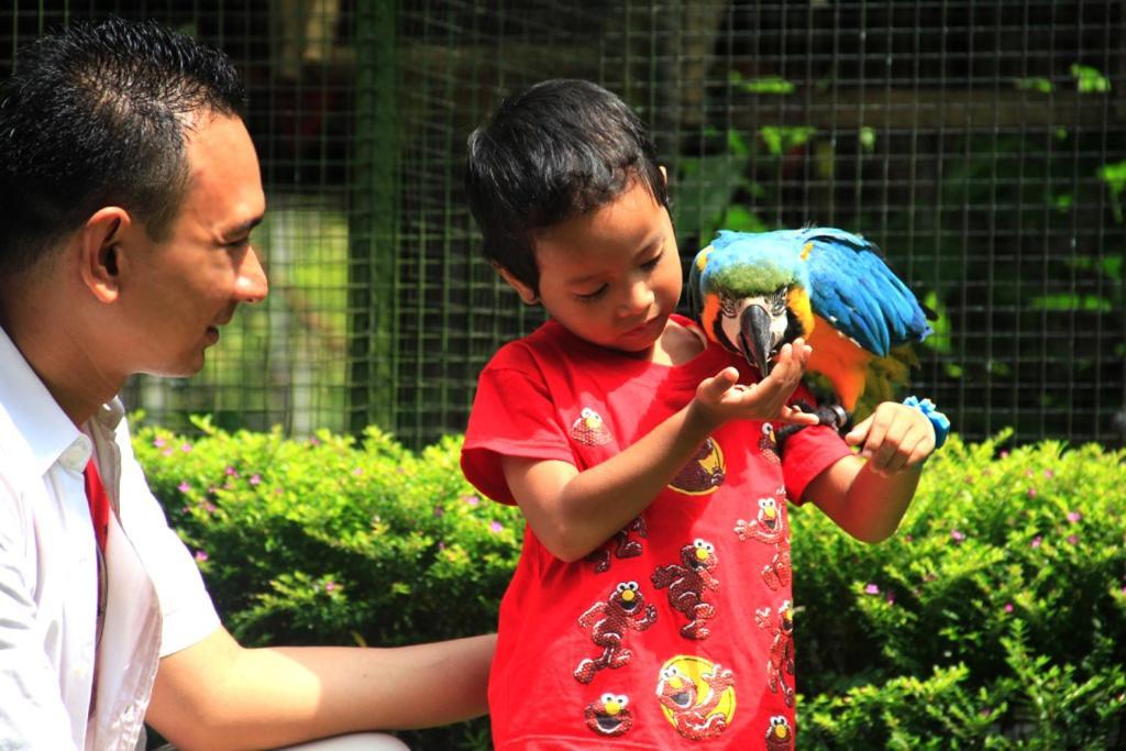 Royal Safari Garden Resort And Convention Bogor Exterior photo